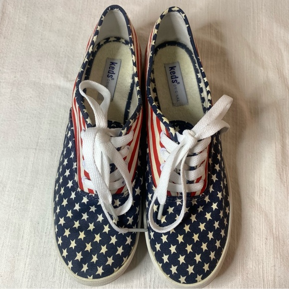 Keds Women’s Sz 7.5 Patriotic American Flag Sneaker Star’s and  Stripes Terry - Picture 2 of 9